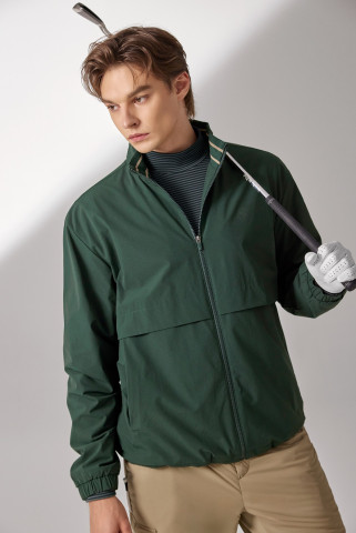 Read more about the article 일상까지 아우르는 2025 FW 골프웨어